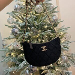 CHANEL BEAUTY Makeup Bag Novelty Black Velvet Shoulder Bag